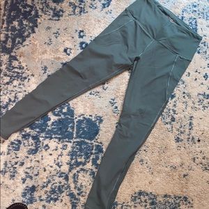 VS Sport sage green leggings